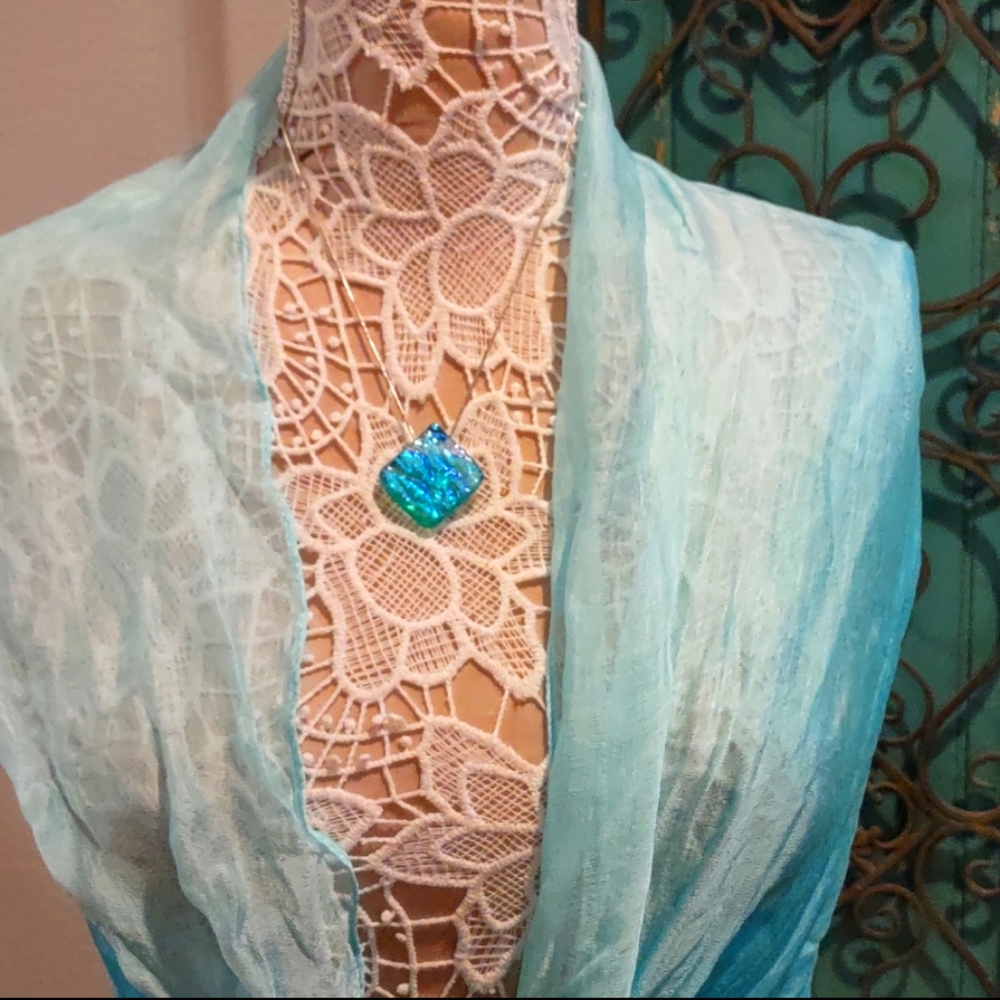 Gorgeous ocean blue necklace pendant